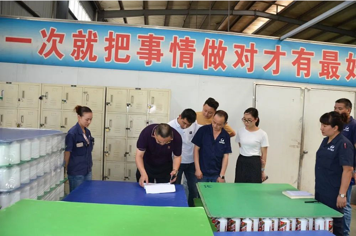 华球体育（中国）科技公司玻璃.png