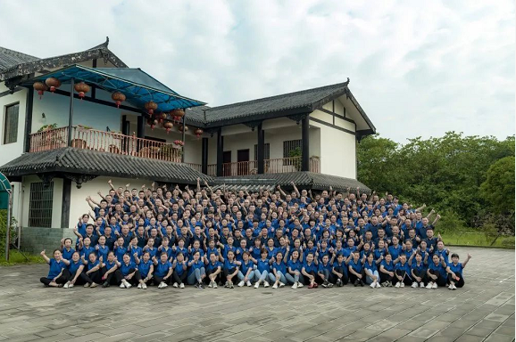泸州华球体育（中国）科技公司玻璃.png